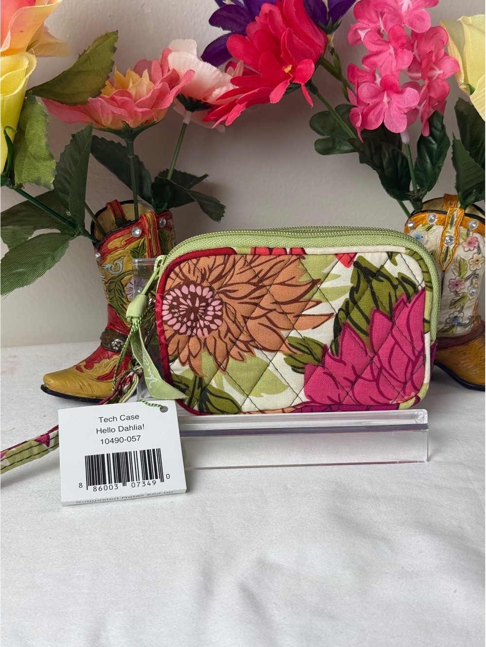 NWT Vera Bradley Hello Dahlia Quilted Tech Case Retired Pattern